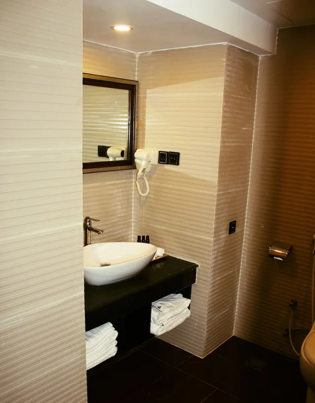 غرفة ديلوكس بسرير كوين، Sky City Hotel Dhaka 5/5