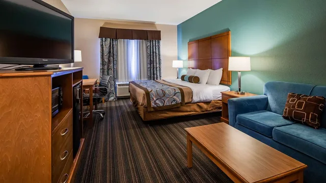 جناح بسرير كينج بمطبخ صغير، Best Western Plus Seminole Hotel and Suites 1/2