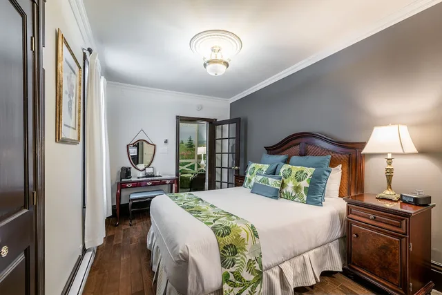 جناح بسرير كوين، Hotel Le Clos Saint-Louis 7/10