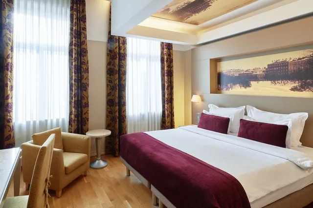غرفة قياسية بسرير مزدوج، Opera Hotel 4/10