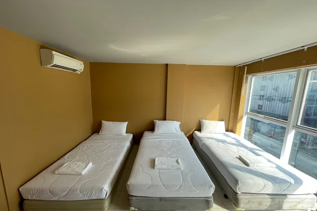 سكن مشترك للنساء، The Landmark Patong 3/5