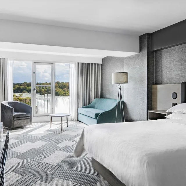 Room, King Bed, Falls View, Sofa, French Balcony، Sheraton Fallsview Hotel 2/5