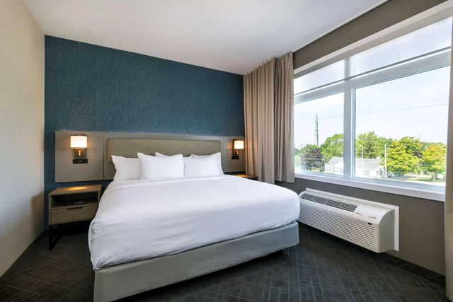 جناح بسرير كينج، Comfort Inn and Suites Kingston ON 3/7