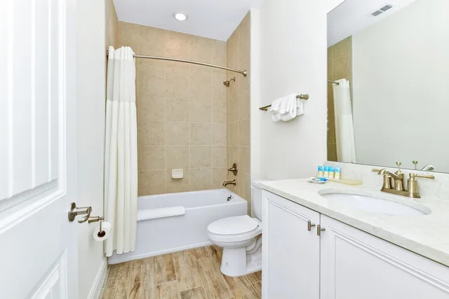 كوخ إليت بسريرين كينج وسريرين كوين بـ6 غرف نوم، Margaritaville Cottages Orlando with H2O Waterpark by Rentyl 4/6