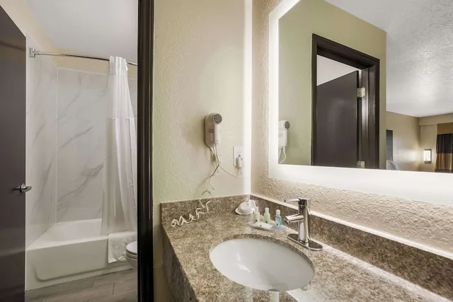 Standard, King Bed, Quality Inn Commerce at I-85 7/10