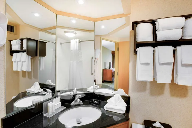 Study, King Bed, Sofa، Pittsburgh Airport Inn and Suites 3/3