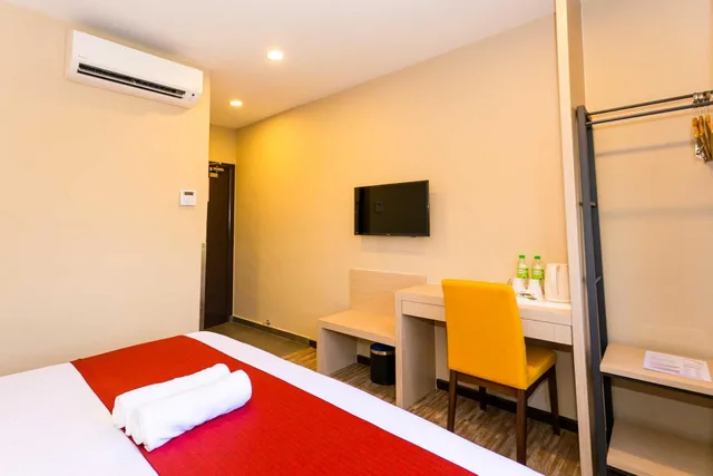 Deluxe, King Bed, Queen Bed, Icon Hotel 3/5