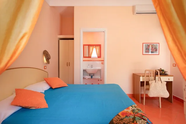 غرفة بسرير مزدوج بإطلالة على الحديقة، Hotel Villa Sirena 4/10