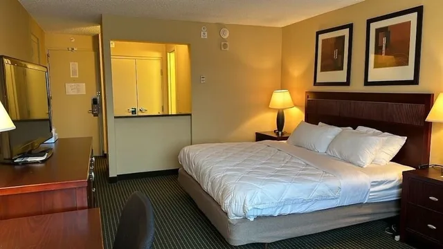 غرفة قياسية بسرير كينج، Quality Inn West Lafayette - University Area 1/7