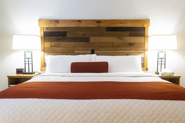 Deluxe, King Bed, Accessible, Sawtelle Mountain Resort 1/3