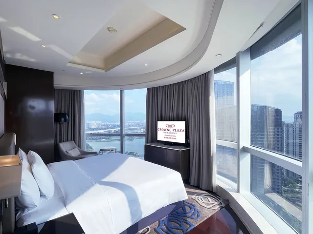 جناح تنفيذي بسرير كينج بمنطقة جلوس، Crowne Plaza Zhangzhou 3/5