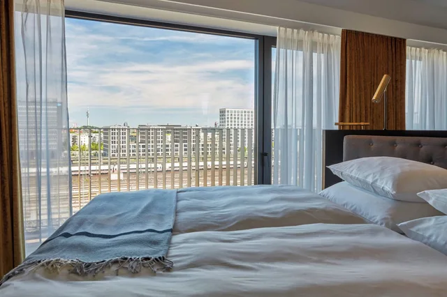 Suite, Double Bed, Roomers Munich, Autograph Collection 1/3
