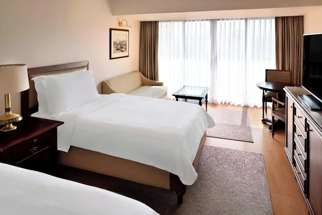 Deluxe, Double Bed, Pyramids View, Club Lounge Access، Marriott Mena House Cairo 2/3