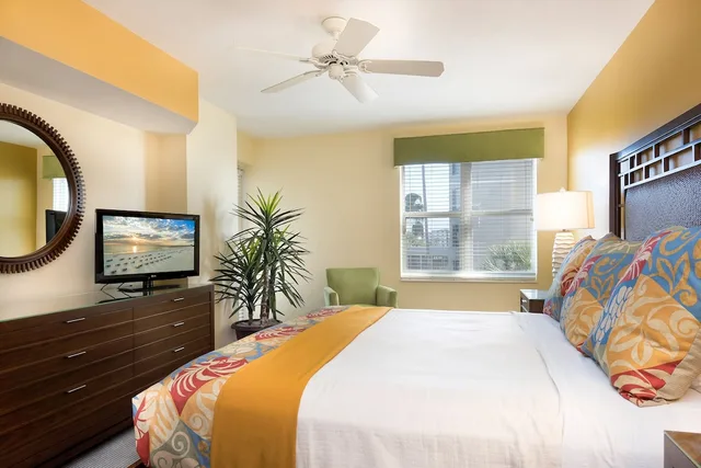 2 Bedrooms, King and Queen Bed, Island View, Sofa، GullWing Beach Resort 2/5