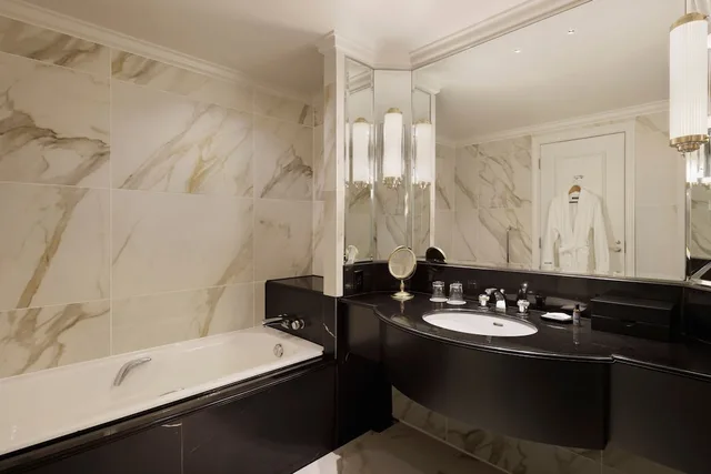 غرفة بريميوم بسرير كينج، The Westin Tokyo 7/8