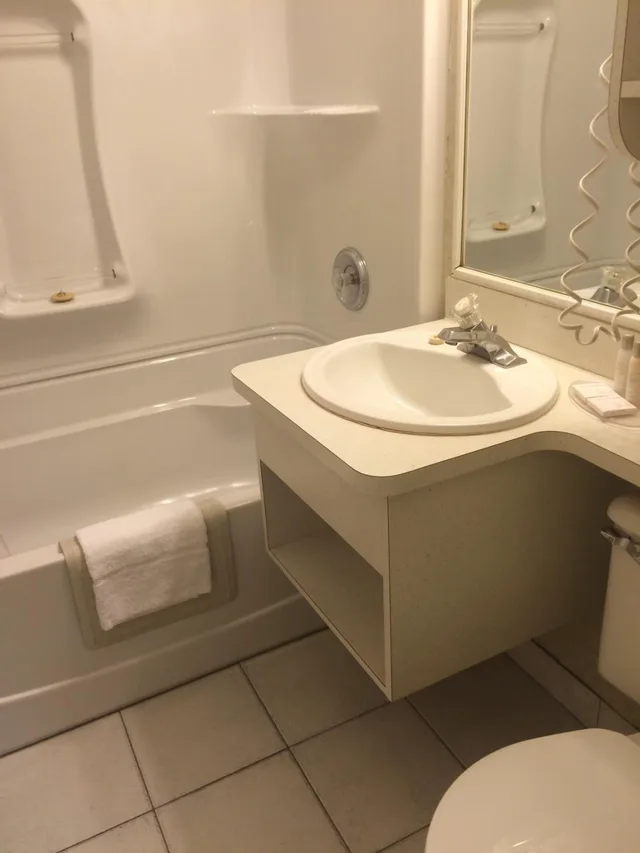 غرفة ديلوكس بسرير كوين، Travelodge by Wyndham Winnipeg East 9/10