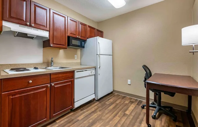 استوديو ديلوكس بسرير كينج مع أريكة، Extended Stay America Suites Orlando Southpark Commodity Cir 4/4