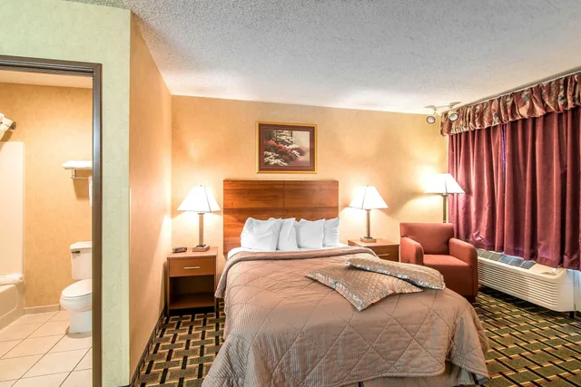 غرفة قياسية بسرير كينج، Quality Inn Raton, NM 1/7