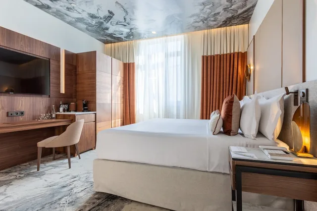 جناح جونيور بسرير كينج، InterContinental Paris - Champs-Elysees Etoile 4/6