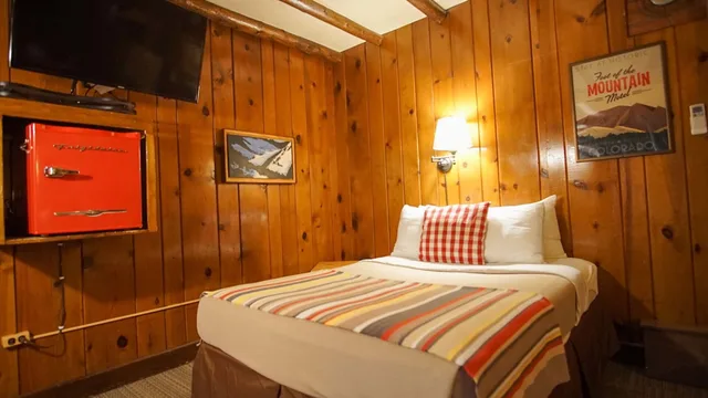 House, Bunk Bed, 2 Queen Beds، Foot of the Mountain Motel 5/9