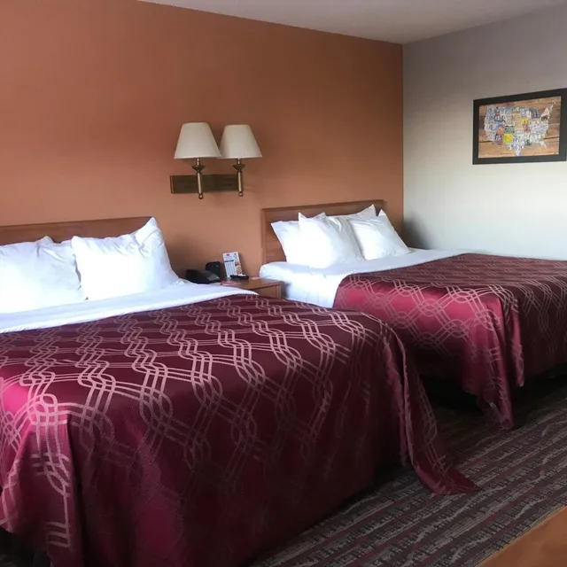 غرفة رباعية بسريرين كوين بإطلالة على البحيرة، Econo Lodge Lakeview 8/10