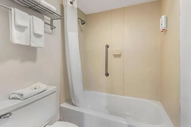 Standard, King Bed, Quality Inn & Suites Easley - Greenville 5/6