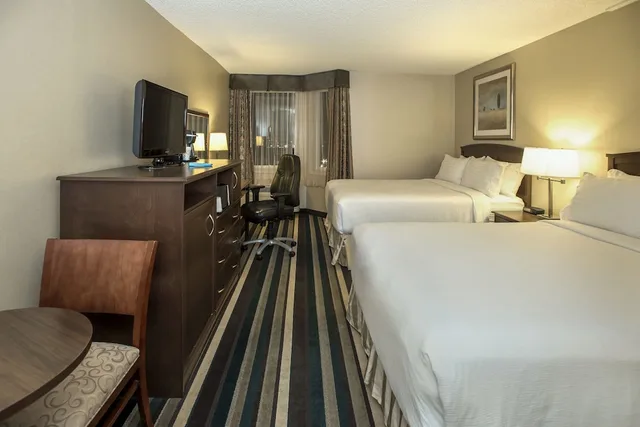 غرفة قياسية بسريرين كوين، Holiday Inn Conference Ctr Edmonton South 4/7