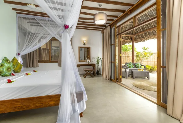 Bungalow, King Bed, Beach Front, Plunge Pool، Zanzibar Queen Hotel 3/6