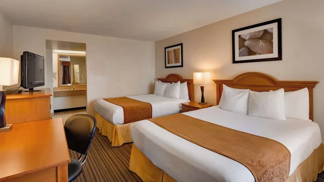 غرفة قياسية بسريرين كوين، SureStay by Best Western Miles City 2/4