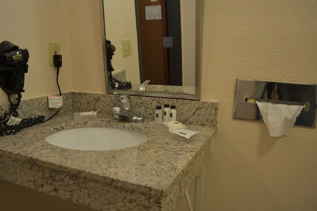 غرفة بسرير كينج لذوي الإعاقة، Country Inn & Suites by Radisson, Abingdon, VA 4/5