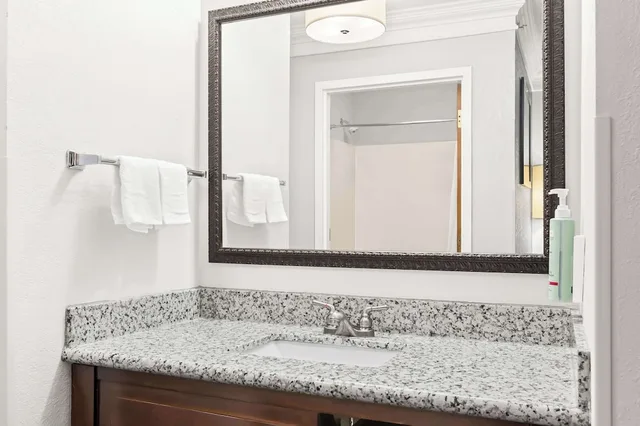 غرفة قياسية بسرير كينج وسرير كوين، Best Western Slidell Hotel 6/9