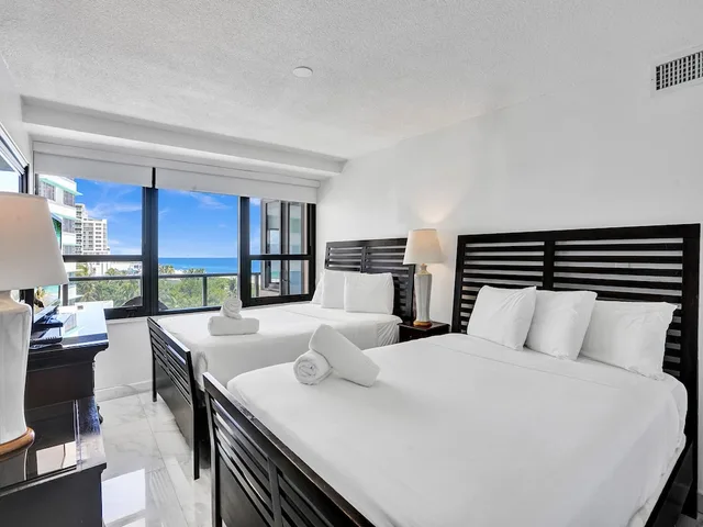 Lovely, Condo, 1 Single and 4 Queen Beds, Ocean View، The Alexander All Suite Oceanfront Resort 1/3