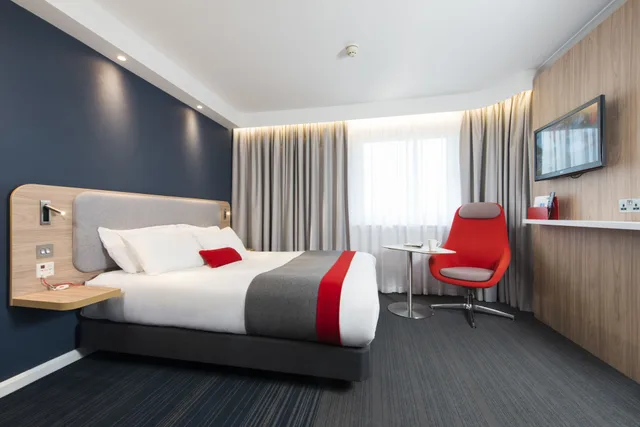 غرفة قياسية بسرير مزدوج لذوي الإعاقة، Holiday Inn Express Milton Keynes 2/5