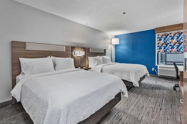 غرفة قياسية بسريرين كوين، Holiday Inn Express New Albany 3/8