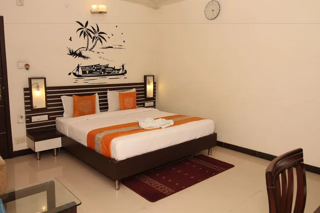 Premium, Queen Bed, Hotel Meera 6/9