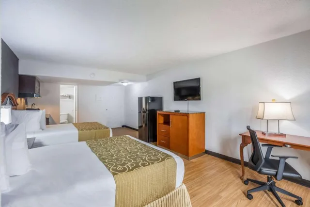 غرفة رباعية بسريرين، OYO Hotel Orlando Airport 3/4