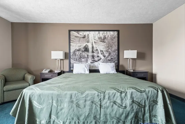 غرفة بسرير كوين، Burgundy Inn & Suites 5/10