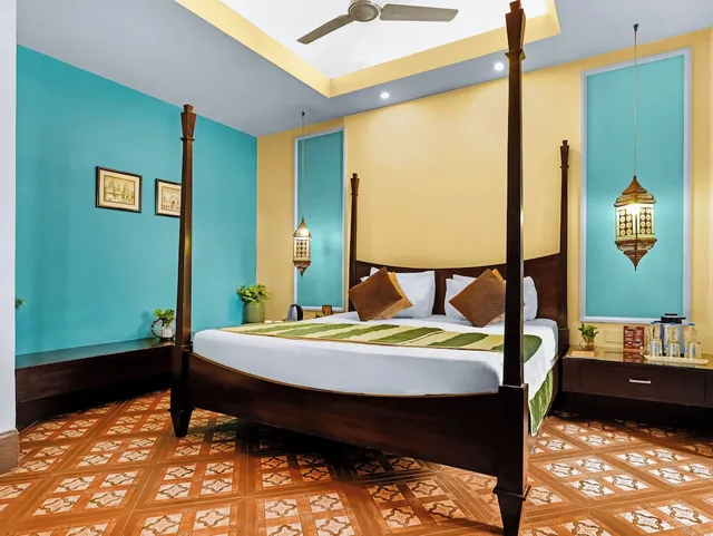 Suite, 1 Queen and 1 Single Bed, Ajanta 3/10