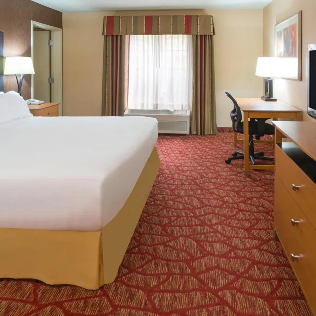 جناح استوديو بسرير كينج لذوي الإعاقة، Holiday Inn Express Grants Pass 1/3