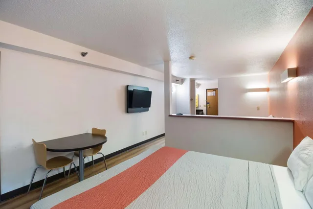 Room, Quadruple, 2 Double Beds, Motel6 Davenport, IA 3/4