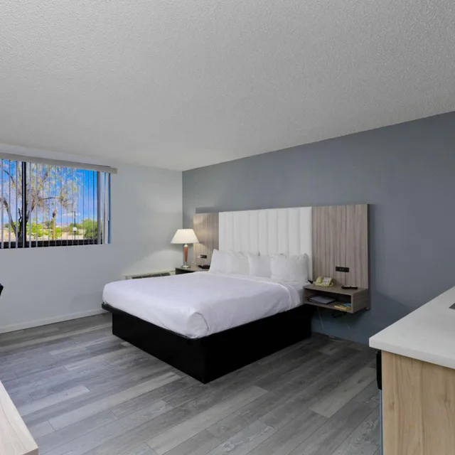 1 King Bed - Non-Smoking, Micfridge، Studio6 Suites Lake Havasu City AZ 7/9