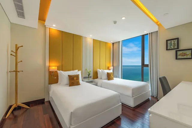 شقة بسريرين منفصلين وسرير كينج بغرفتي نوم بإطلالة جزئية على البحر، Mandila Beach Hotel Danang 1/3