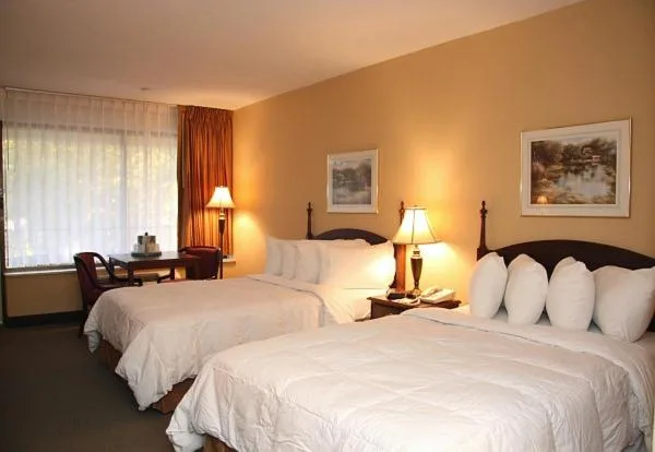 غرفة ديلوكس بسريرين مزدوجين، Americas Best Value Inn Springfield - Mansion View 1/3