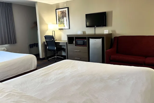 Room, 2 Queen Beds, Baymont By Wyndham Anderson 6/7