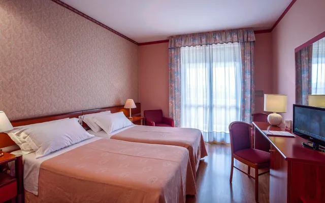 Room, Twin Beds, Savoia Thermae Spa 3/9