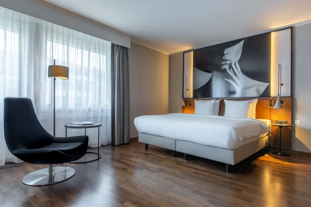 غرفة بريميوم بسرير كينج، RADISSON BLU HOTEL BASEL 1/5
