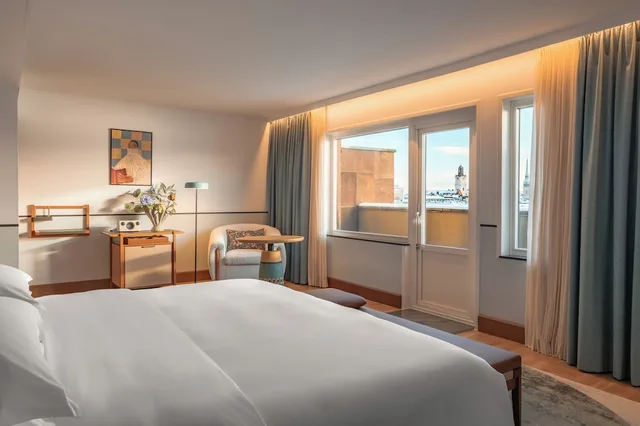 جناح جونيور بسرير كينج بإطلالة على البحيرة بغرفة نوم واحدة، Sheraton Stockholm Hotel 2/9