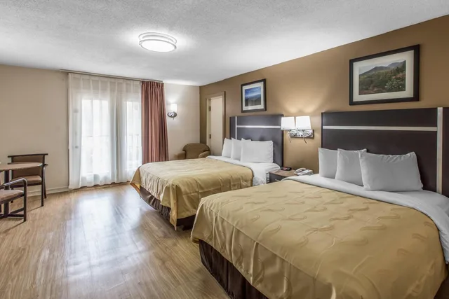 غرفة قياسية بسريرين كوين بشرفة، Quality Inn & Suites Gatlinburg North 5/10
