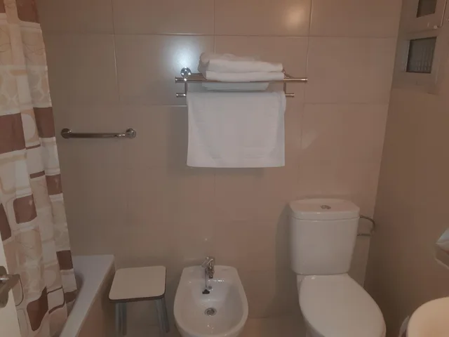 Room, Twin Beds, Street View، Hotel Condestable 7/8