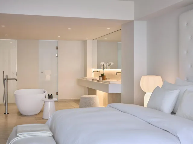 1 Bedroom, Grand, Suite, Sea Front، Amirandes, A Resort to Live 1/6